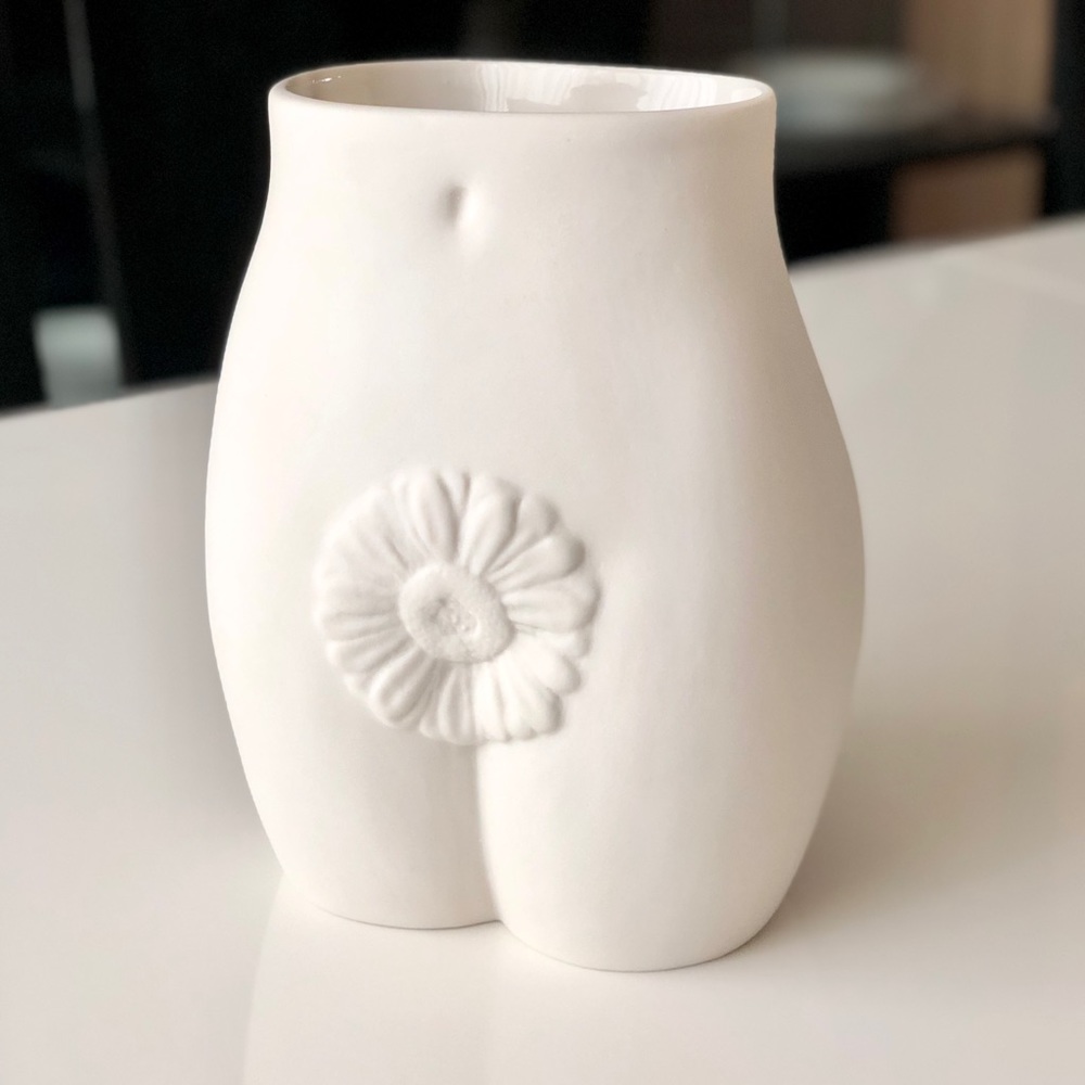 SOLD 💸 Jonathan Adler Edie Vase Porcelain Art Warhol Muse